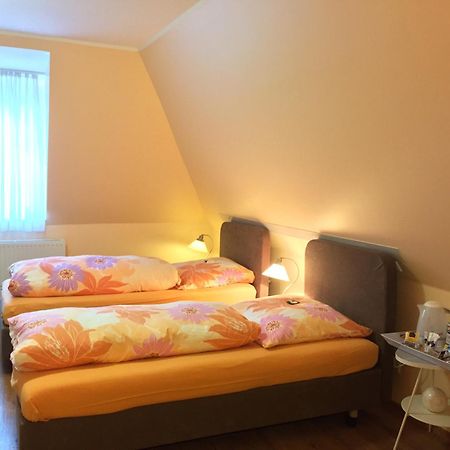 Barcelona Bed & Breakfast Dusseldorf Ruang foto