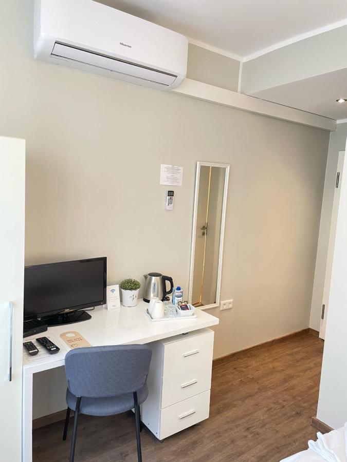 Barcelona Bed & Breakfast Dusseldorf Bagian luar foto