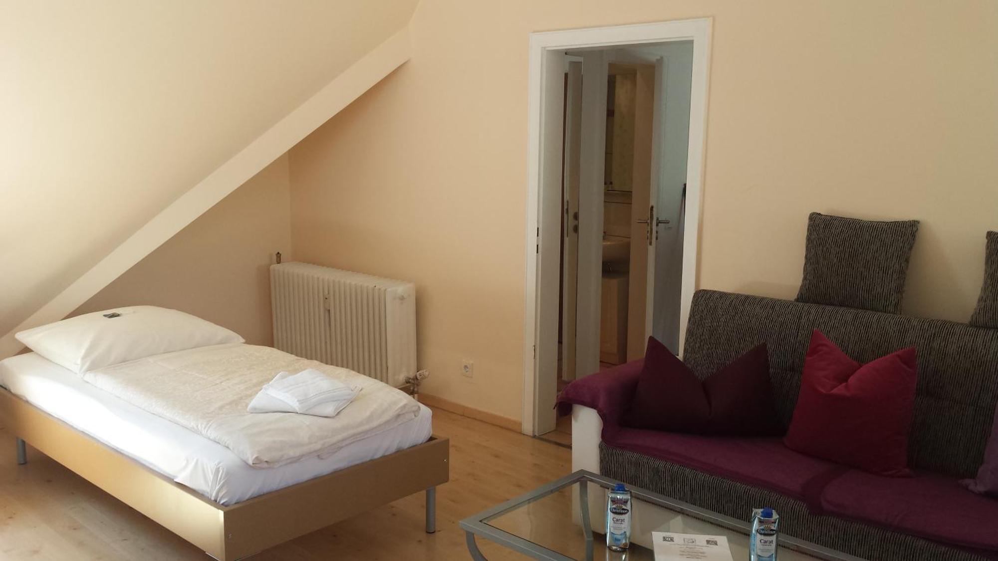 Barcelona Bed & Breakfast Dusseldorf Ruang foto