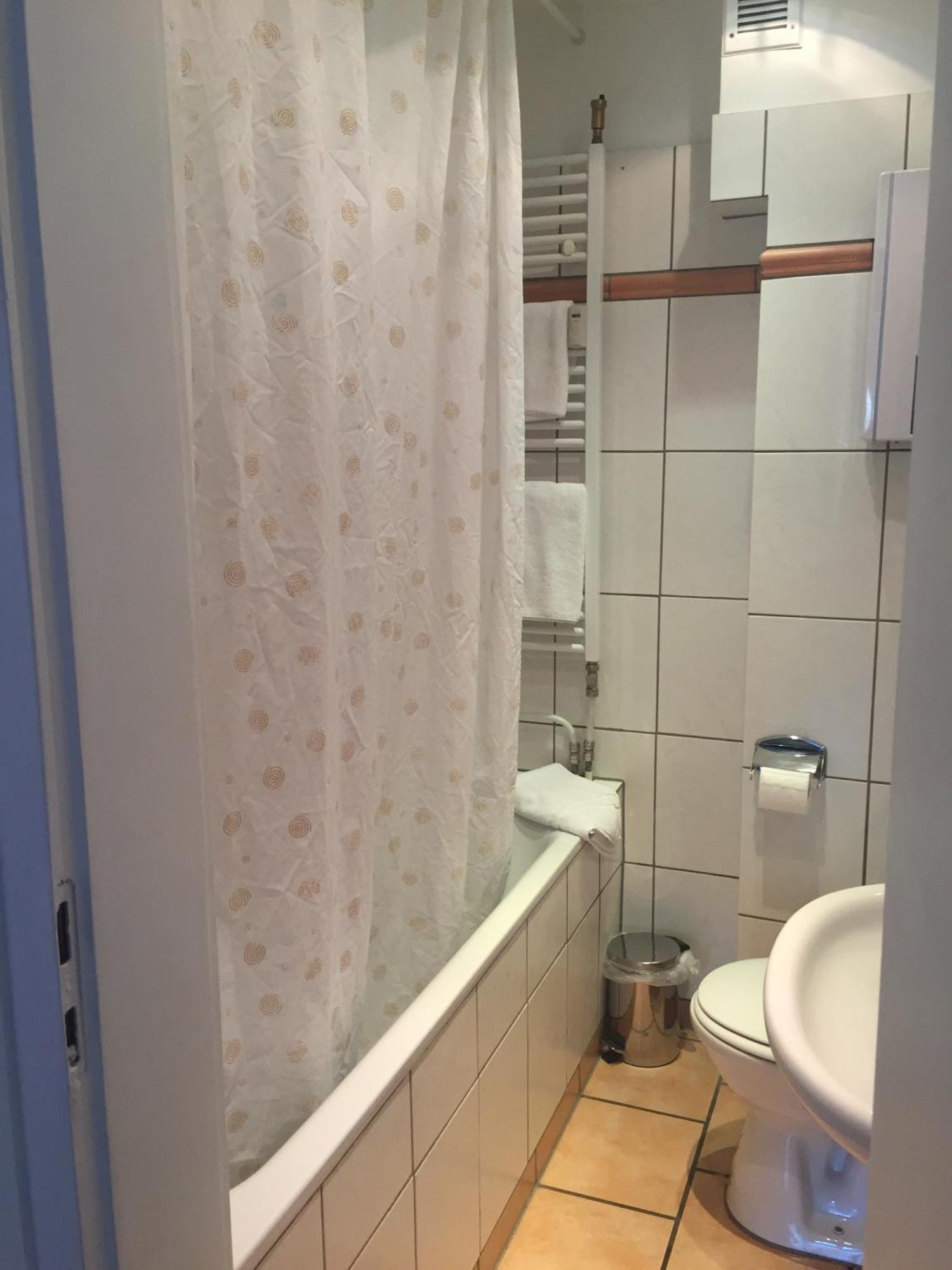 Barcelona Bed & Breakfast Dusseldorf Ruang foto