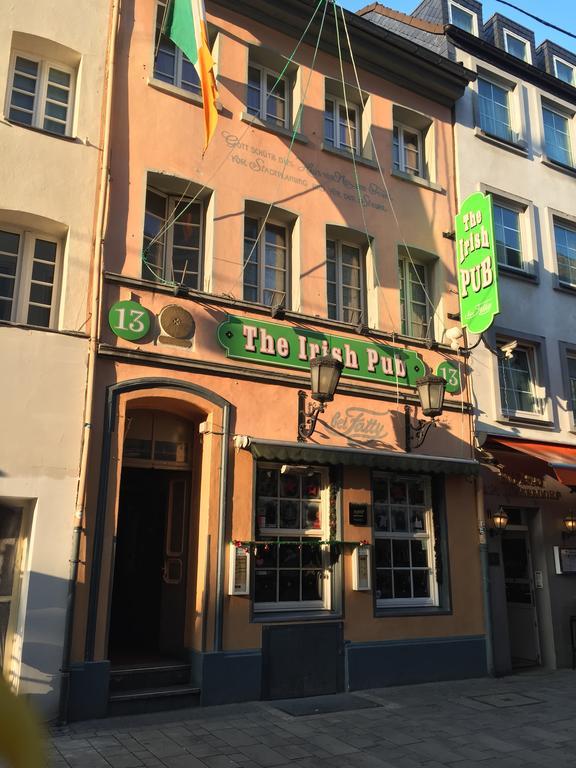 Barcelona Bed & Breakfast Dusseldorf Bagian luar foto