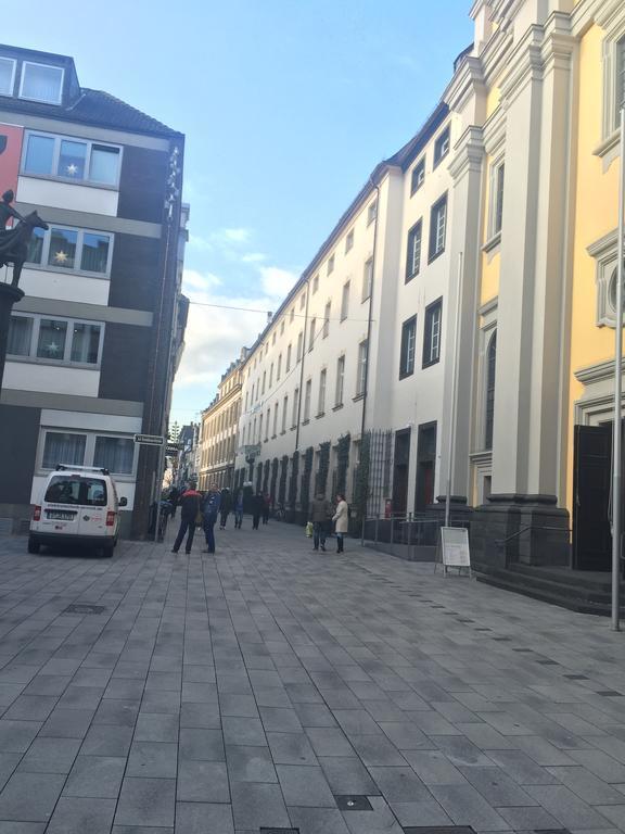 Barcelona Bed & Breakfast Dusseldorf Bagian luar foto