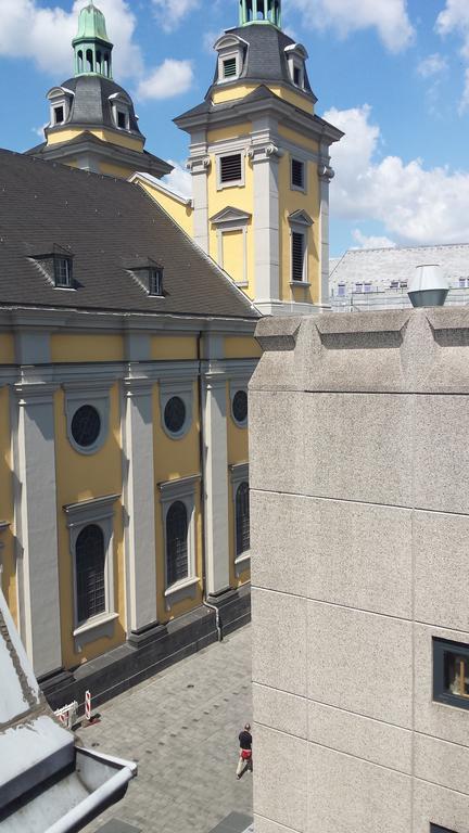 Barcelona Bed & Breakfast Dusseldorf Bagian luar foto