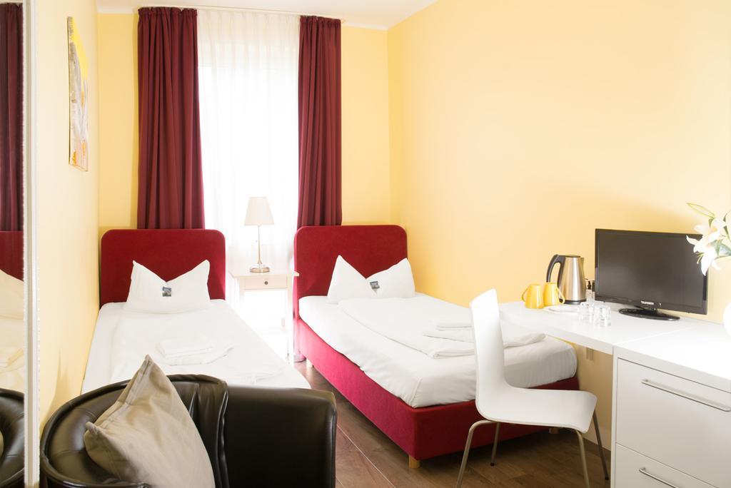 Barcelona Bed & Breakfast Dusseldorf Bagian luar foto