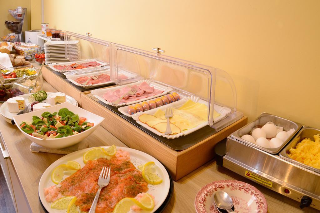 Barcelona Bed & Breakfast Dusseldorf Bagian luar foto