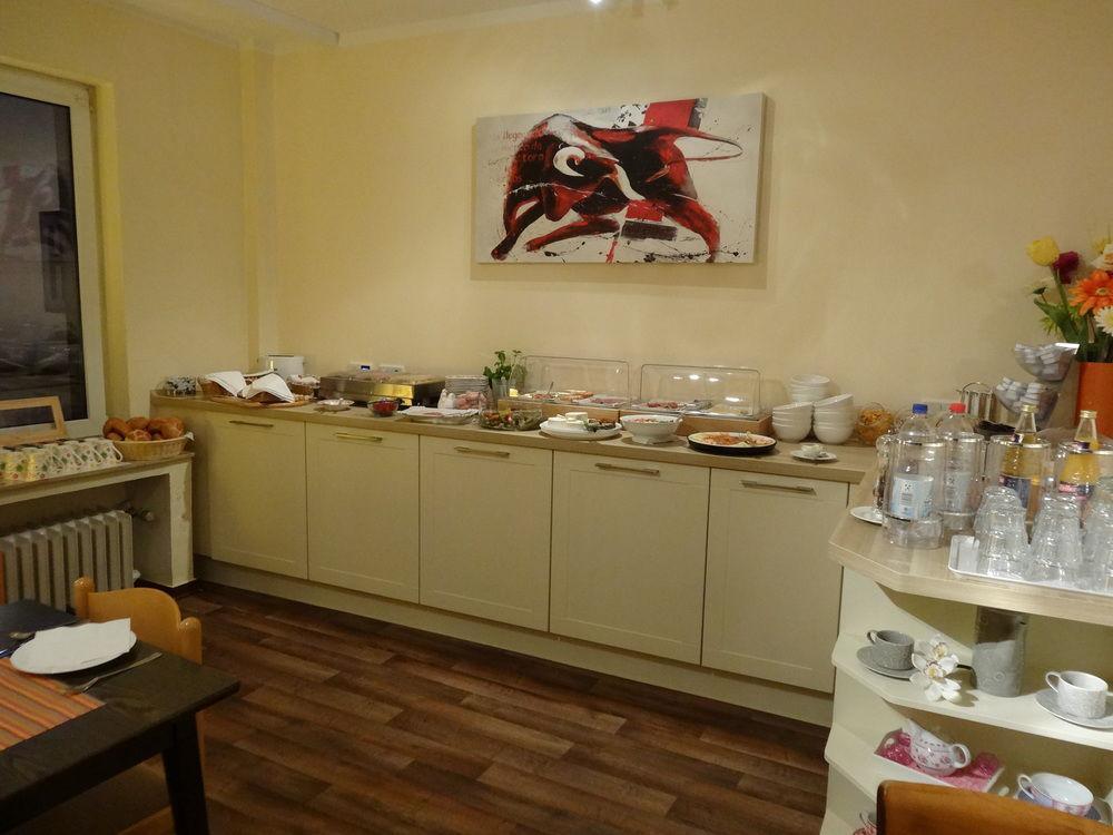 Barcelona Bed & Breakfast Dusseldorf Bagian luar foto