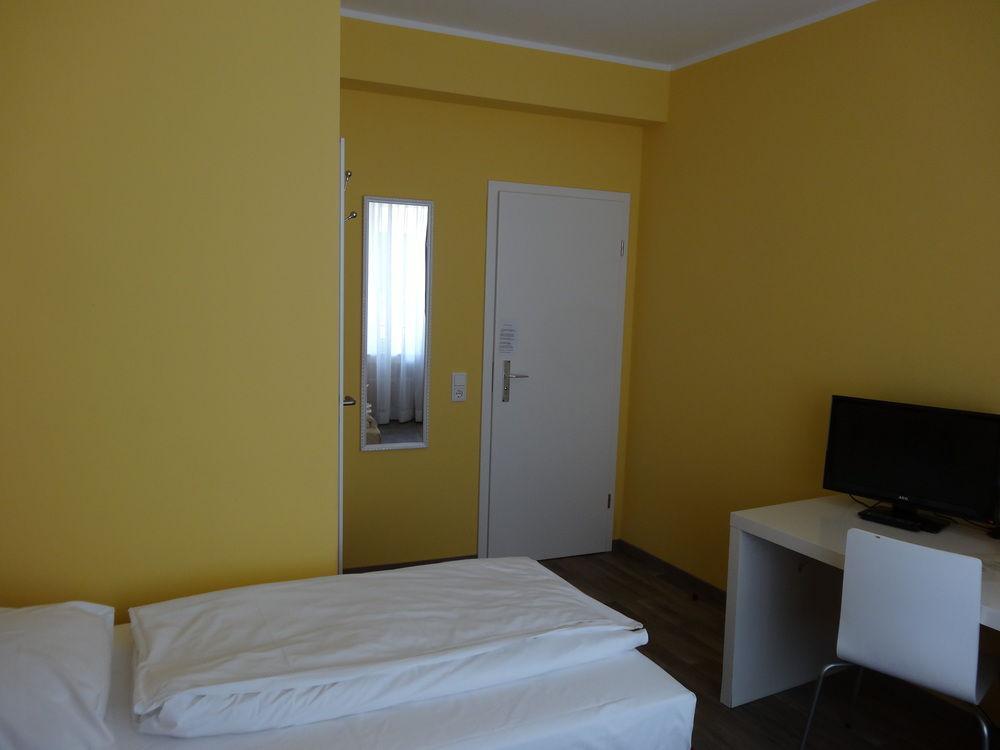 Barcelona Bed & Breakfast Dusseldorf Bagian luar foto