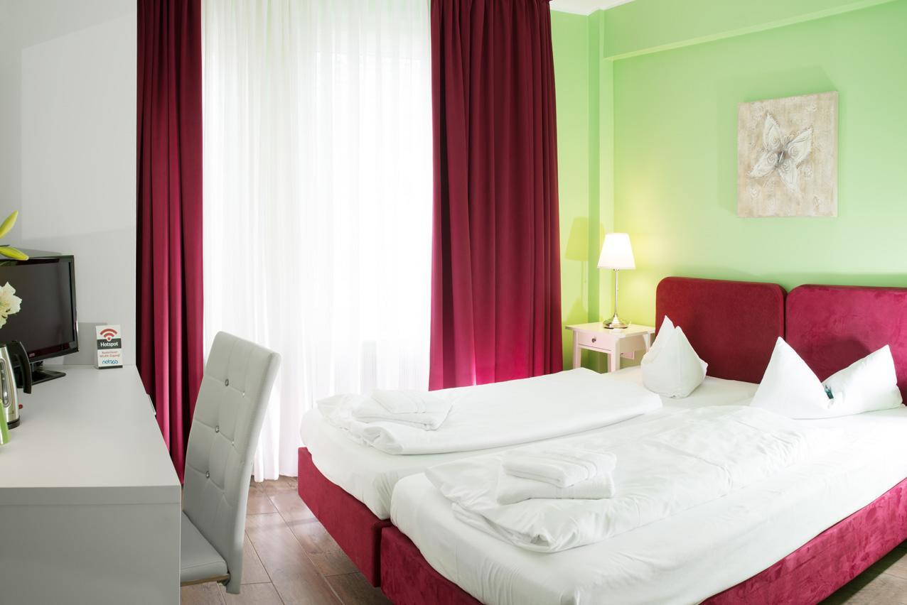 Barcelona Bed & Breakfast Dusseldorf Bagian luar foto