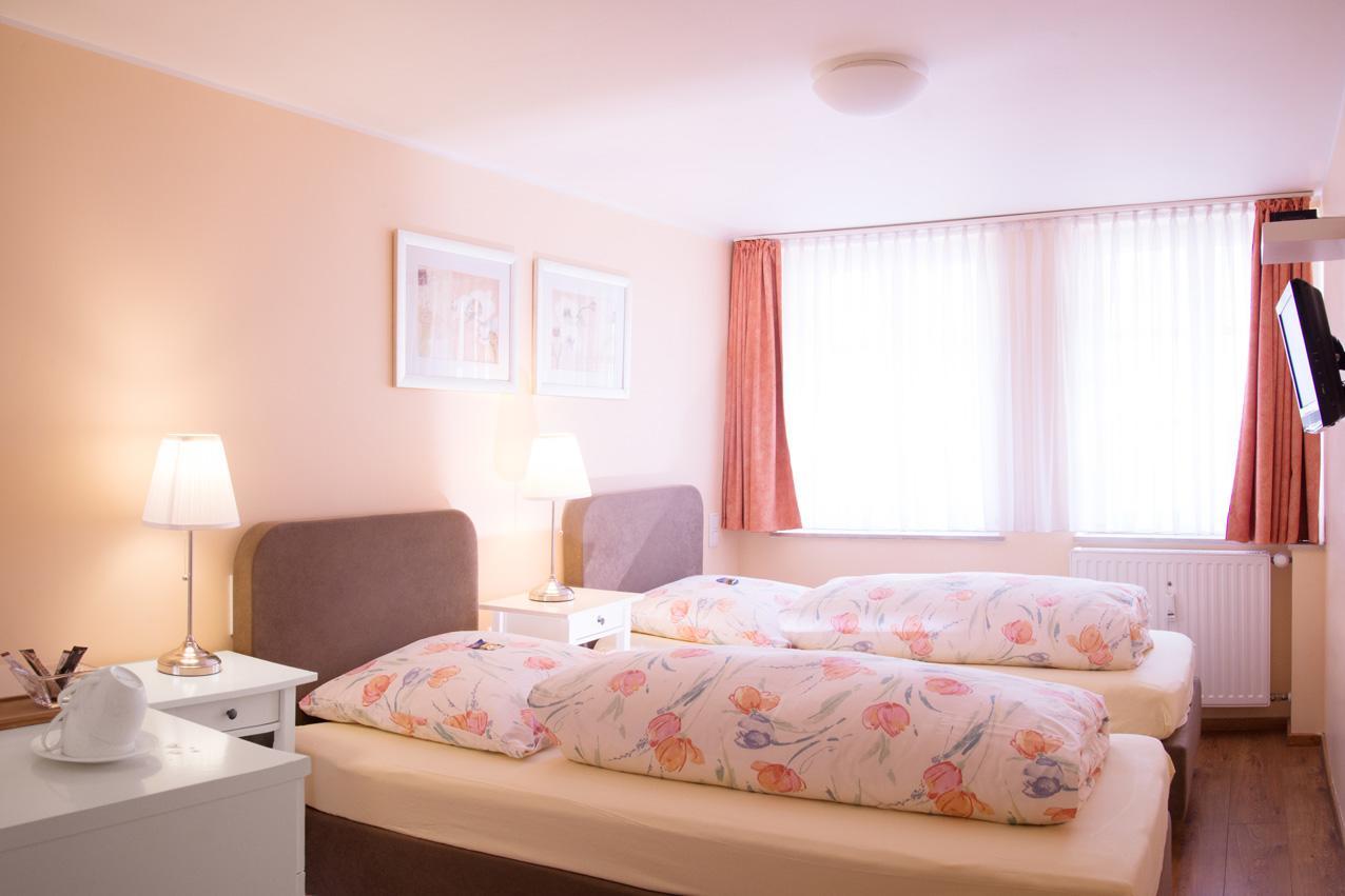 Barcelona Bed & Breakfast Dusseldorf Bagian luar foto